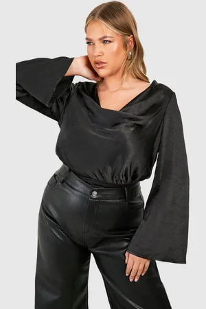 Boohoo Plus One Piece Met Waterval Hals En Wijde Mouwen