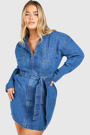 Boohoo Plus Denim Jurk Met Zakken En Ceintuur