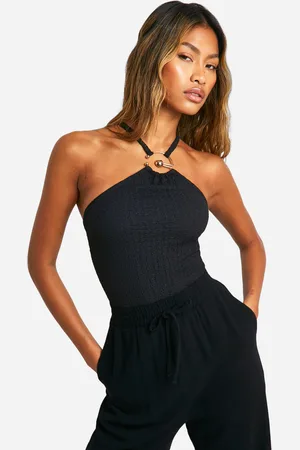 Boohoo Gekreukelde One Piece Met Textuur, Eén Blote Schouder En Ring Detail