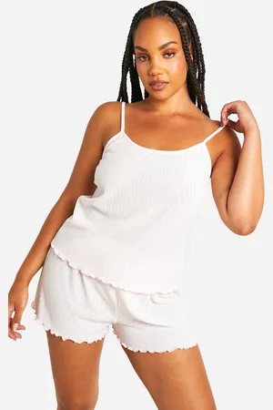Boohoo Plus Pyjama Set Met Gaatjes Hemdje En Shorts
