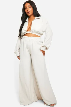 Boohoo Plus Gedraaide Platgeslagen Blouse En Broek Set