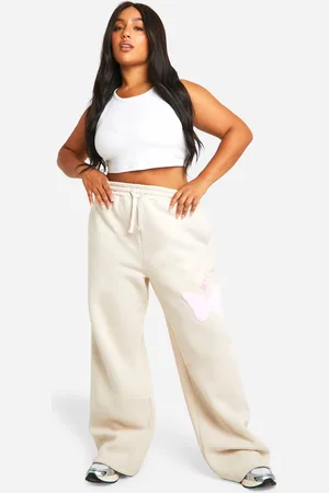 Boohoo Plus Joggingbroek Met Vlinder, Reliëf En Rechte Pijpen