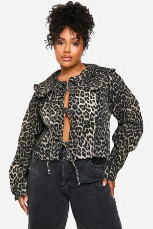 Boohoo Plus Luipaardprint Spijkerjas Met Kraag Detail En Strik