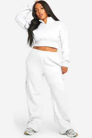 Boohoo Plus Trui Met Diepe Zoom En Cargo Trainingspak Met Rechte Pijpen En Omgeslagen Tailleband