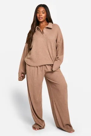 Boohoo Plus Zachte Geribbelde Top Met Kraag En Broek Lounge Set