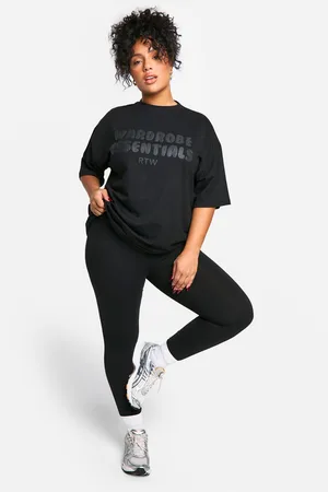 Boohoo Plus Wardrobe Essentials Bolletjes T-Shirt En Leggings Set