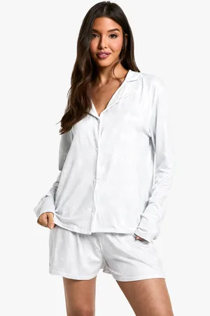 Boohoo Kerst Sneeuwvlokken Print Pyjama Set Met Lange Mouwen En Shorts