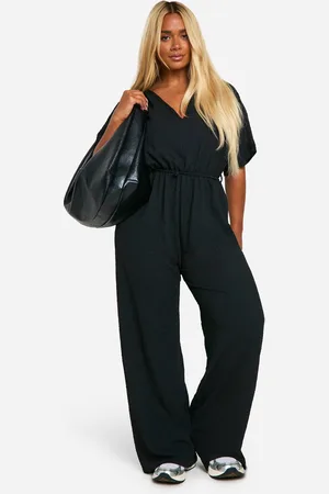 Boohoo Plus Jersey Jumpsuit Met Textuur, Laag Decolleté En Ceintuur