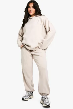 Boohoo Plus Oversized Geborduurde Dsgn Studio Joggingbroek Met Enkel Detail