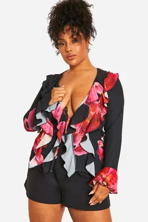 Boohoo Plus Bloemenprint Blouse Met Ruches En Strik
