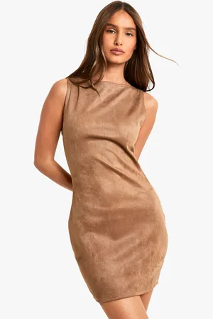 Boohoo Suède Mini Jurk Met Boothals