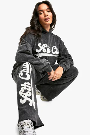 Boohoo Plus Acid Wash Gebleekte Ath Club Joggingbroek Met Tekst En Rechte Pijpen