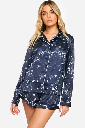 Boohoo Satijnen Sterrenprint Pyjama Set Met Overhemd Met Lange Mouwen En Shorts