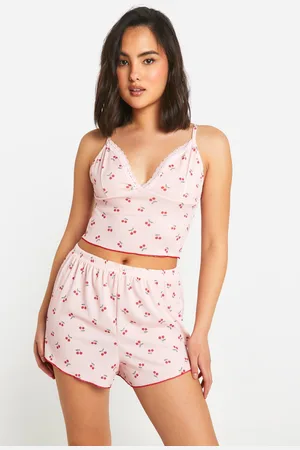 Boohoo Kersen Pyjama Set Met Hemdje En Shorts