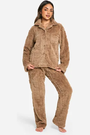 Boohoo Fleece Beren Pyjama Set Met Knopen En Reliëf
