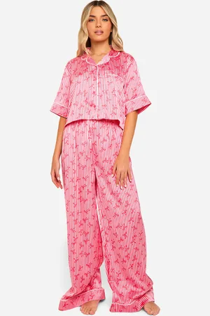 Boohoo Satijnen Blouse Met Strik En Knopen En Shorts Pyjama Set