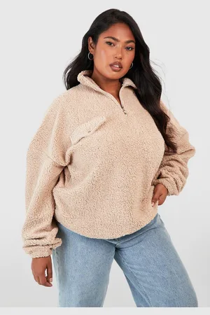Boohoo Plus Nepwollen Trui Met Zak Detail En Korte Rits
