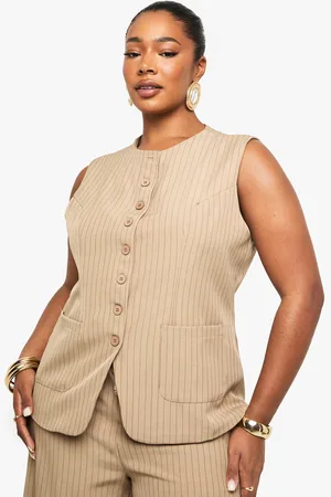 Boohoo Plus Getailleerde Tank Met Knopen