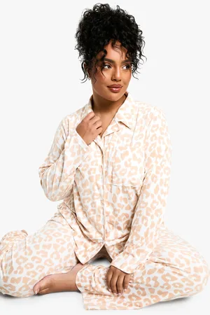 Boohoo Plus Fleece Monochrome Luipaardprint Pyjama Set