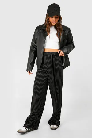 Boohoo Crêpe Broek Met Ceintuur En Krijtstrepen