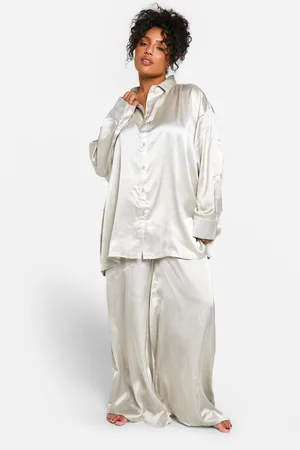 Boohoo Plus Oversized Satijnen Blouse Met Knopen En Broek Pyjama Set