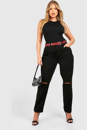 Boohoo Plus Mom Jeans Met Hoge Taille En Gescheurde Knieën