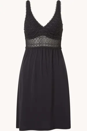 Triumph Slipdress met V-hals en kant
