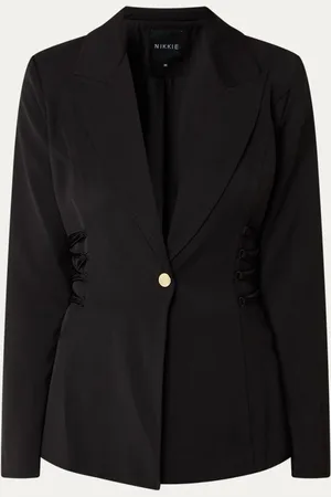 NIKKIE. Horn blazer met rijgdetail
