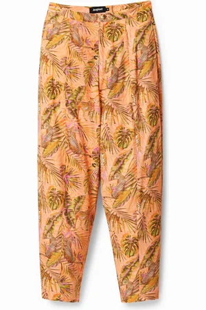 Desigual Koraalkleurige broek met safariprint