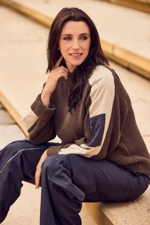 LOUISE Kaki trui met cargo detail - x Tine