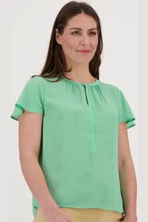 Claude Arielle Fijne groene blouse met korte mouwen