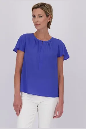 Claude Arielle Paarsblauwe blouse met korte vlindermouwen