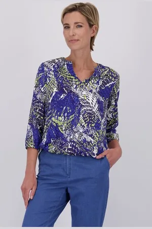 Claude Arielle Donkerblauwe blouse met print