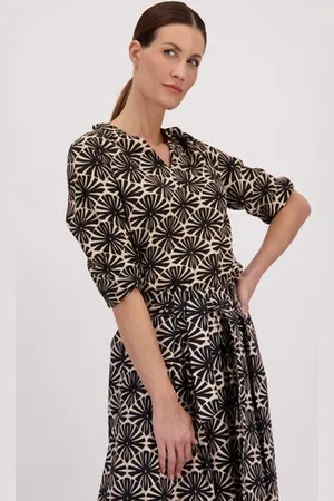 More & More Beige blouse met zwarte bloemenprint