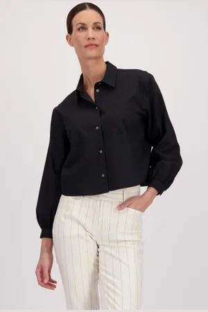 More & More Zwarte blouse met kortere fit