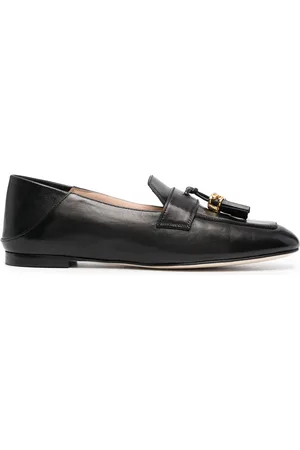 Stuart Weitzman Wylie tassel