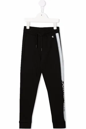 Calvin Klein Sprayed stripe logo