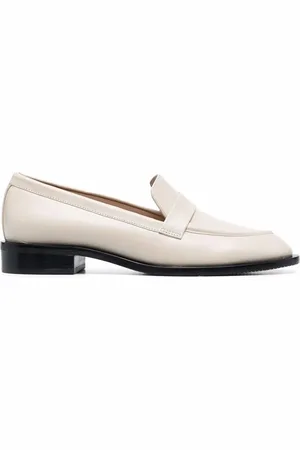 Stuart Weitzman Palmer Sleek round