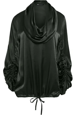 Uma Raquel Davidowicz Draped