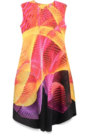 PLEATS PLEASE ISSEY MIYAKE Abstract