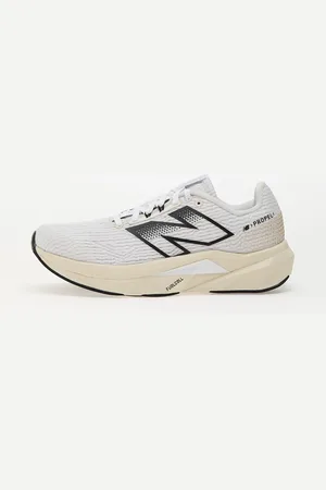 New Balance Sneakers FuelCell Propel v5 White/ Linen/ Black cement EUR 37