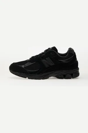New Balance Sneakers 2002R Triple Black Suede EUR 38