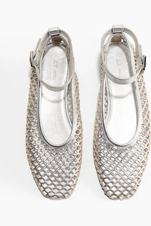 H&M Geperforeerde leren ballerina