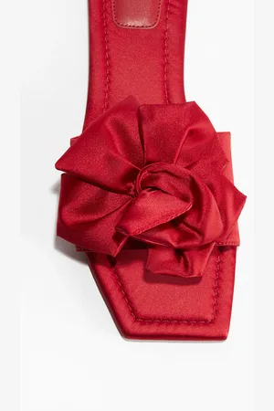 H&M Satijnen slippers met applicatie
