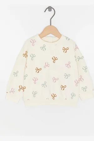 Cuddles and Smiles Sweater Met Strikjesprint