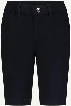Le Chic Donkerblauwe Short, Feest