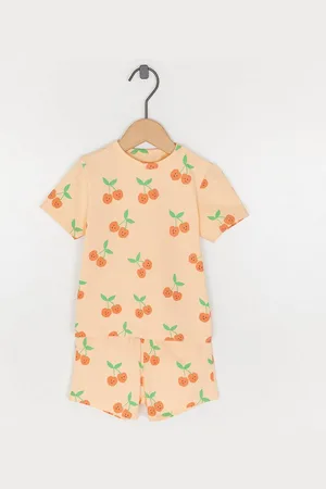 Cuddles and Smiles Pyjama Met Kersenprint