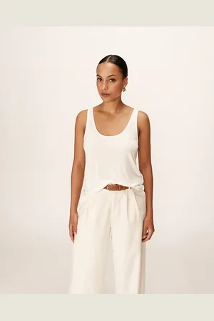 Grace & Mila Tanktop in model PIE