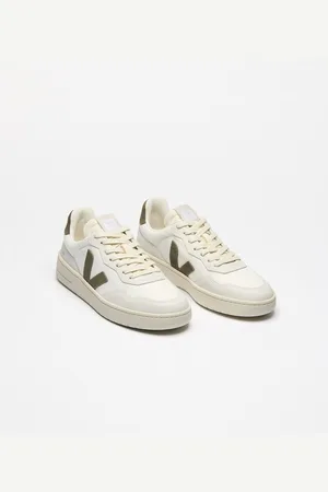 Veja Sneakers V-90