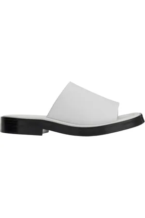 Salvatore Ferragamo Schoenen, Dames, Wit, 39 1/2 EU, Leer, Witte leren slippers